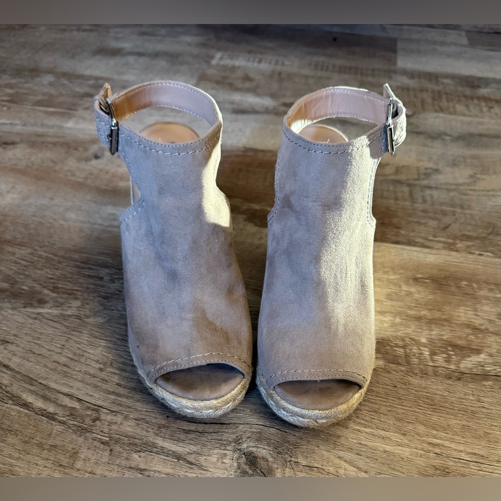 Women's Tan Wedge Sandals - Picture 4 of 8